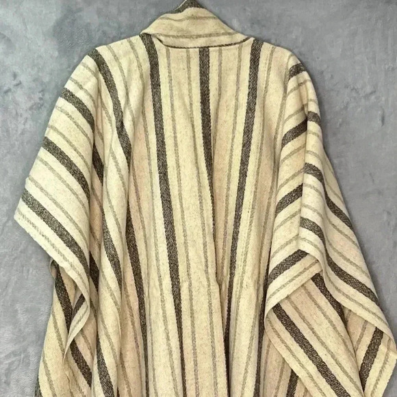 Wool Sherpa 1970's Poncho with Scarf Unisex OS Ivory Gray Stripes and Fringe - Picture 11 of 15